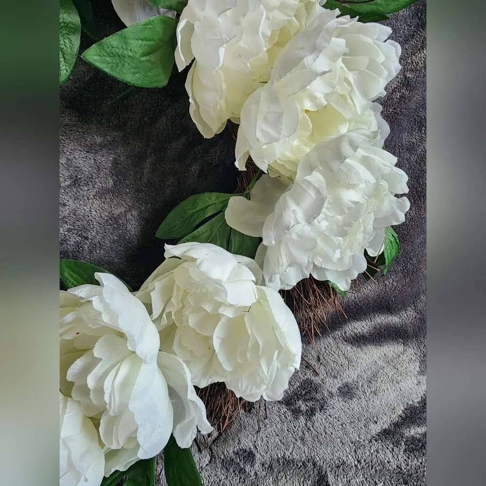 NWT exclusive spring summer white Peony Floral Wreath, 20